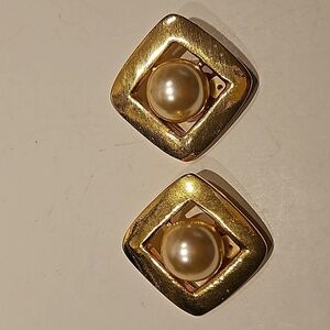 Vintage Large Faux Pearl on Goldtone Clip-on Earrings